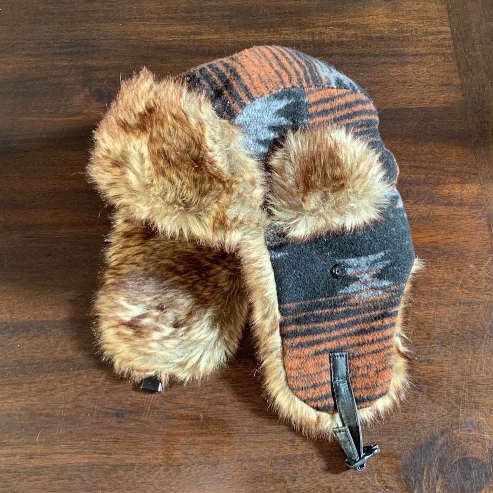 NWOT! Men’s faux fur hat